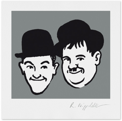 Eine Druckgrafik von Dick und Doof, in schwarz und silber gedruckt