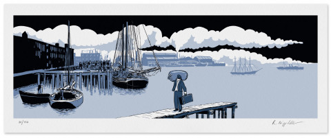 Eine Druckgrafik von einem Mann, der mit Seesack an einem Hafen ankommt, in blau und schwarz gedruckt