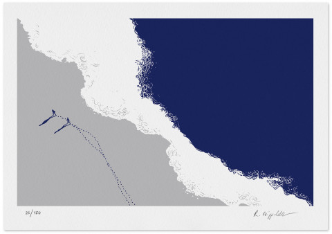 Eine Druckgrafik von von einem gezeichneten Strand, in blau und silber gedruckt